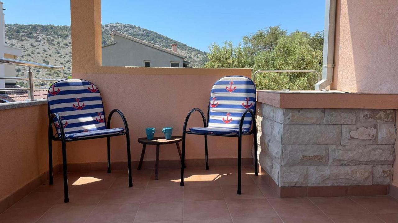 Apartman Emilija Vinišće エクステリア 写真