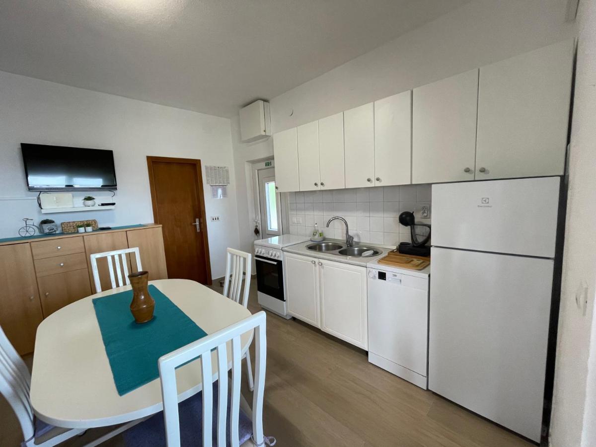 Apartman Emilija Vinišće エクステリア 写真